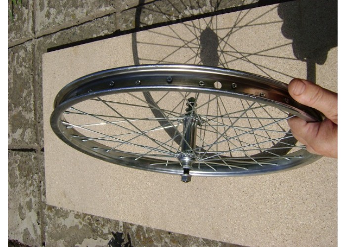  Колесо для  велосипеда переднее с стальным ободом диаметром 500 мм (20")